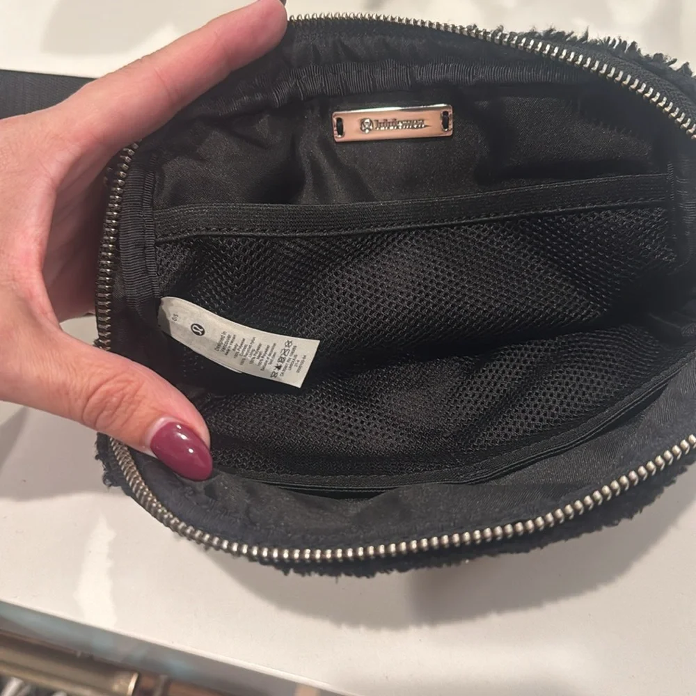 Lululemon Black Fleece Belt Bag - Picture 3 of 3